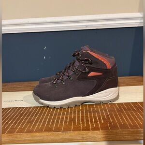 Women’s Newton Ridge Plus Waterproof Amped Hiking Boot Size 10.5